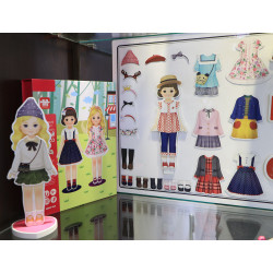 Boneca Magnética com roupas e acessórios